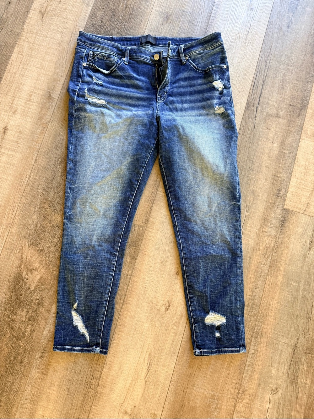 Buckle Women's Skinny Jeans - Distressed Dark Blue Wash